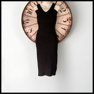 Venus size Small sleeveless black V front/back bodycon mummy style dress